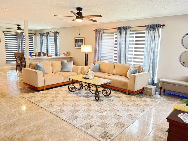 Foto del edificio - 12319 Grove Meadow Dr