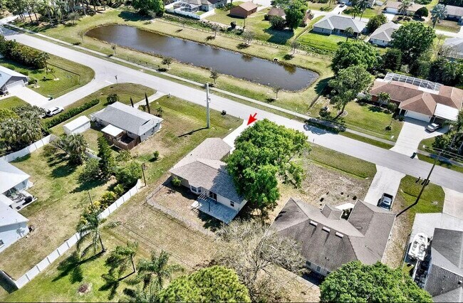 Building Photo - 717 Tulip Dr