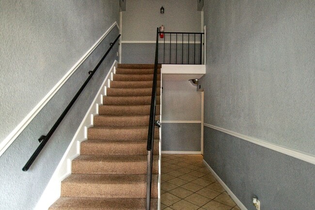 Building Photo - 2/2, 1st floor, fully renovated, Winter Park unit for rent!