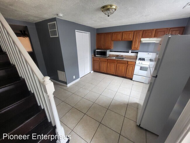 Building Photo - 3 br, 1 bath House - 352 Bigley Ave