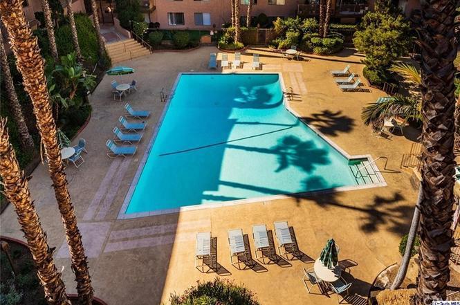 Pool with patio seating - 1517 E Garfield Ave