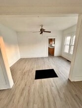 Building Photo - 404 E Ashland St