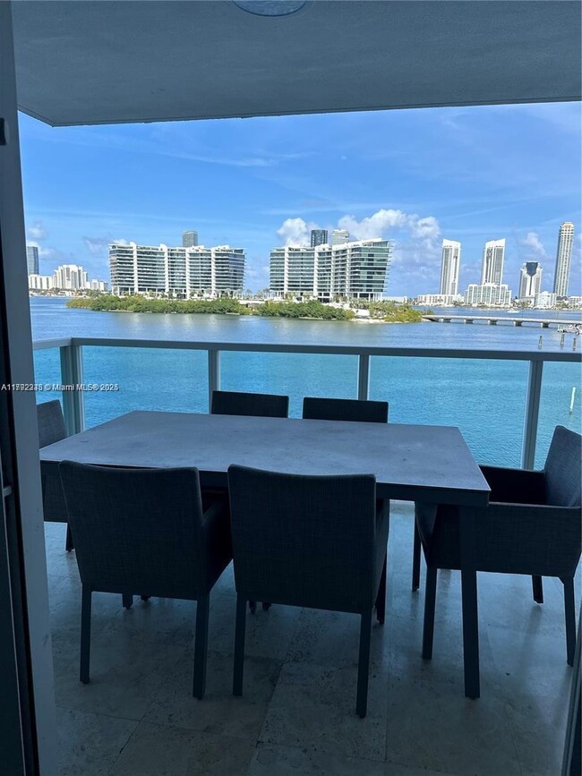 Foto del edificio - 3201 NE 183rd St
