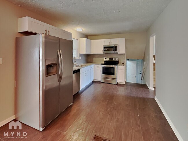 Foto del edificio - 1349 Westshire Rd