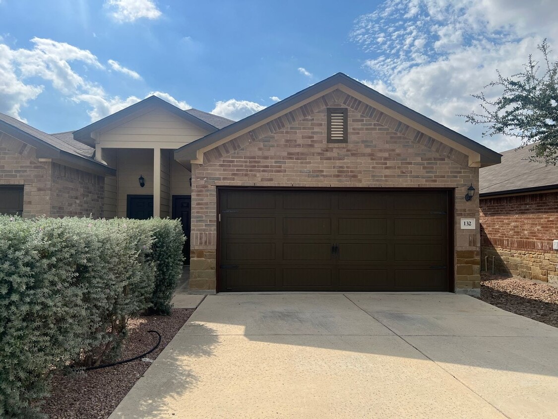 Foto principal - Luxury 3/2 duplex in NBTX