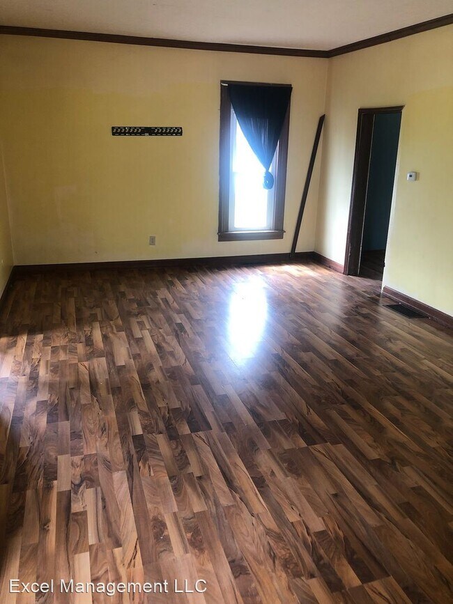 Building Photo - 4 br, 1 bath House - 104 River St
