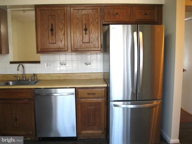 Photo - 8171 Fenwick Ct Townhome