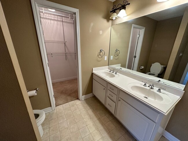 Building Photo - Beautiful 3 Bedroom House in Savannah Place