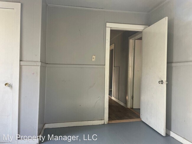 Building Photo - 2 br, 1 bath House - 411 W. 64th Street
