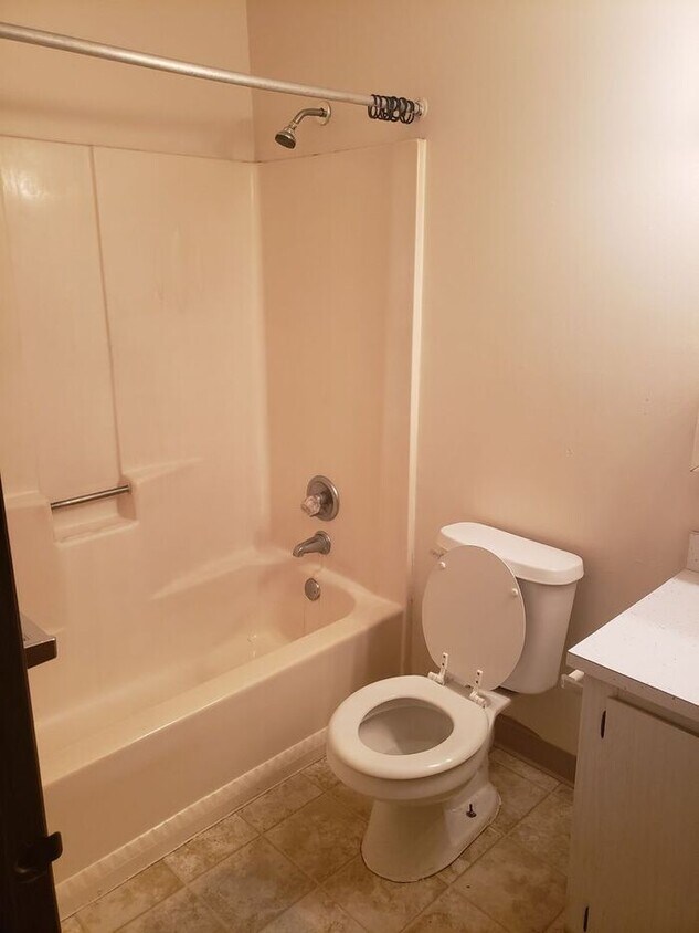 Building Photo - One Bedroom - 737 Center Ave - Cuyahoga Falls