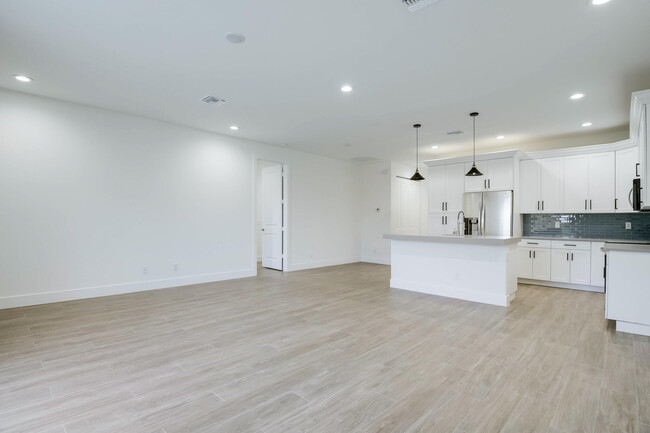 Foto del edificio - 1023 SW 8th Ave