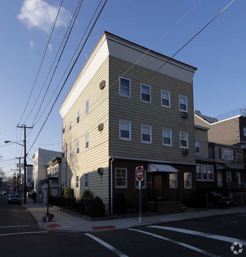 Primary Photo - 343 New York Ave