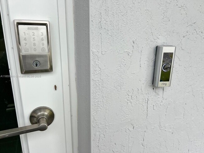Foto del edificio - 645 SE 14th Ct