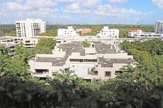 Foto del edificio - 151 Crandon Blvd