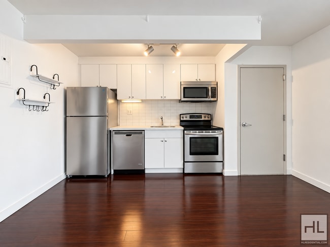 Building Photo - STANHOPE STREET / Bushwick 2-Bed 1 Bath