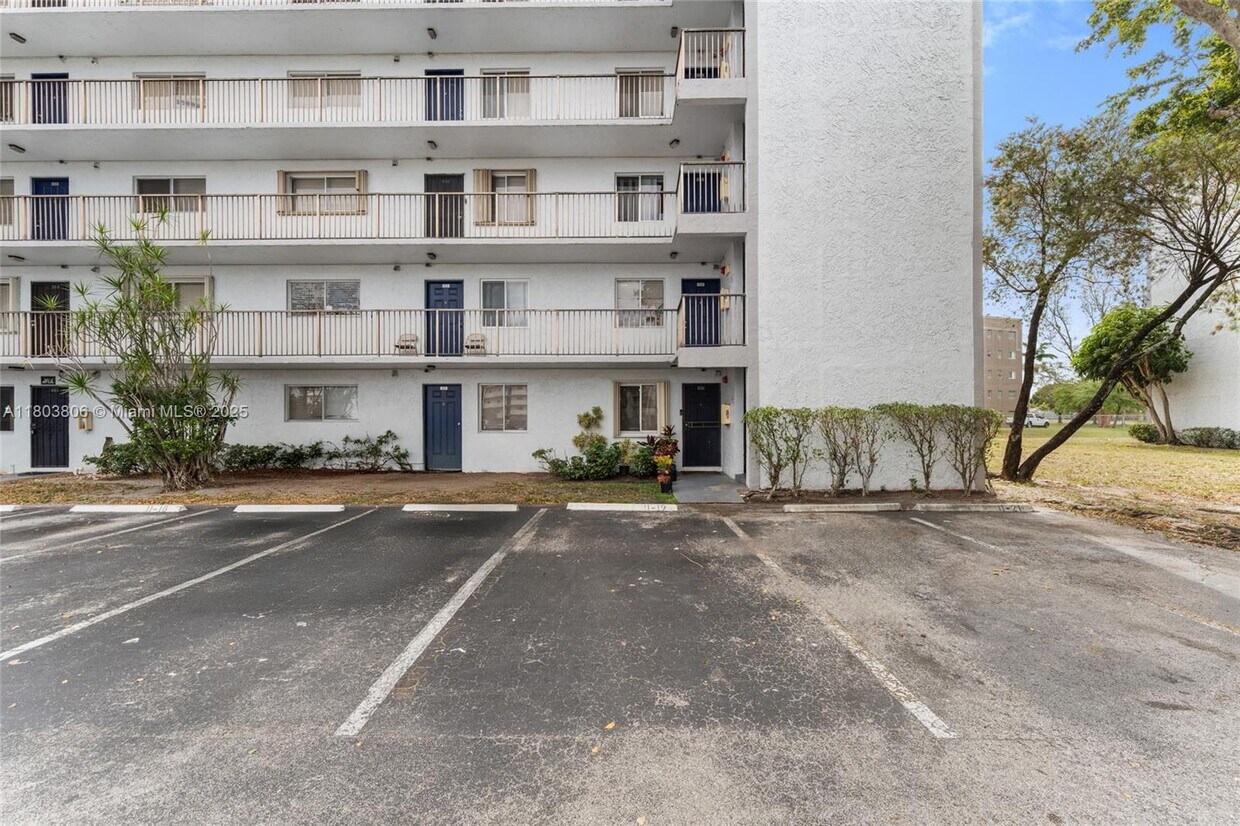 Primary Photo - 8550 N Sherman Cir