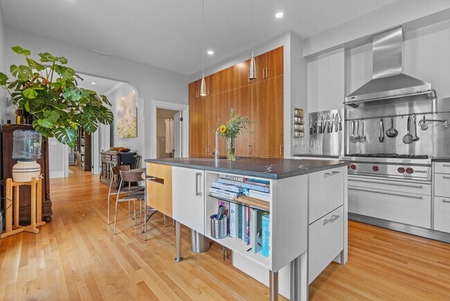 Building Photo - 63 Ellery St