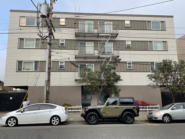 Frente del edificio - 1220 La Playa St