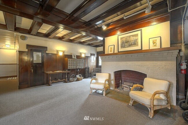 Gorgeous lobby - 409 16th Ave E