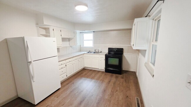 Foto del edificio - 2026-2028 S Fairway Ave
