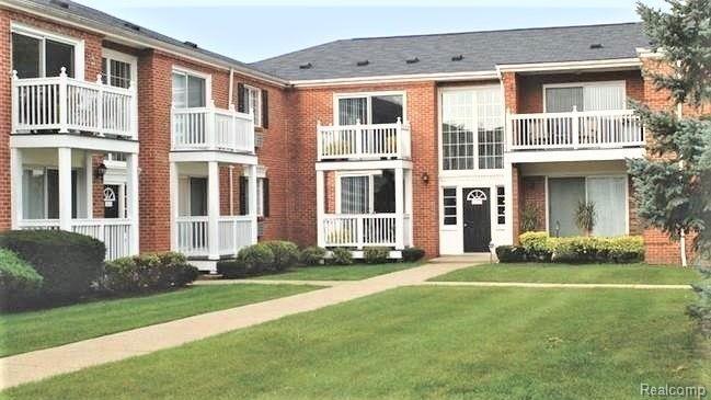 Foto principal - 2445 Torquay Ave