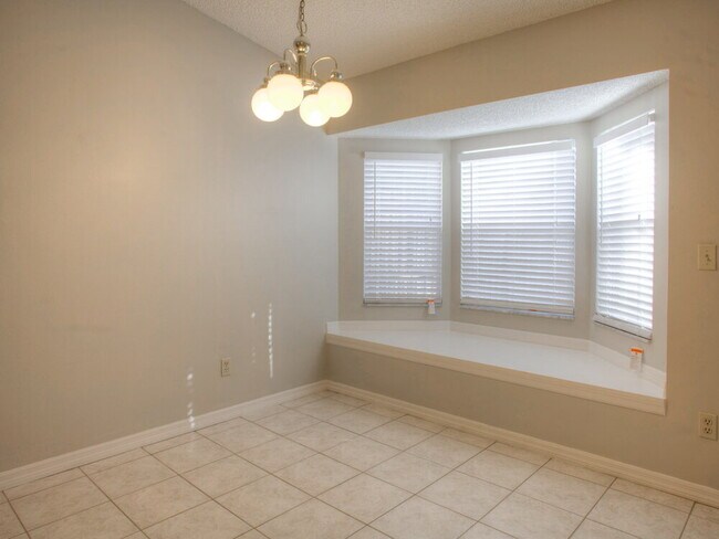 Building Photo - 9324 Pavillion Dr