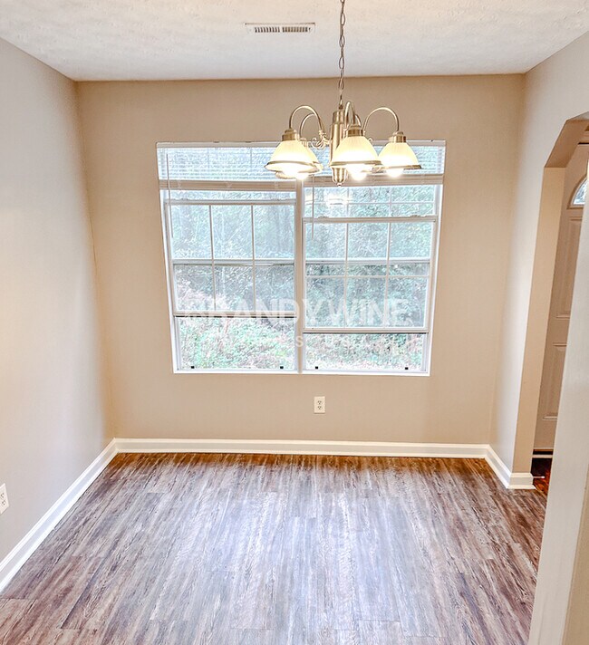 Building Photo - One month FREE RENT