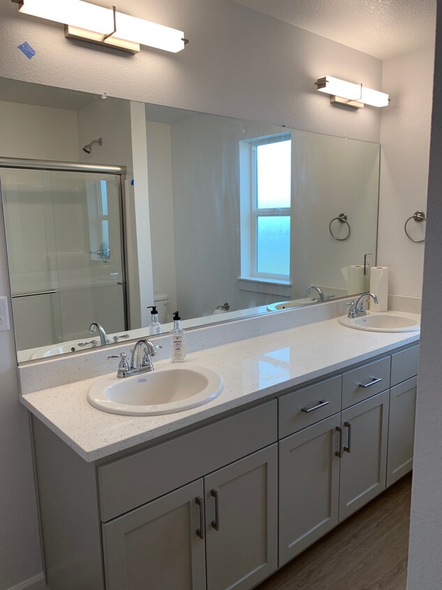 upstairs master bathroom - 3503 NE McDonald Ln