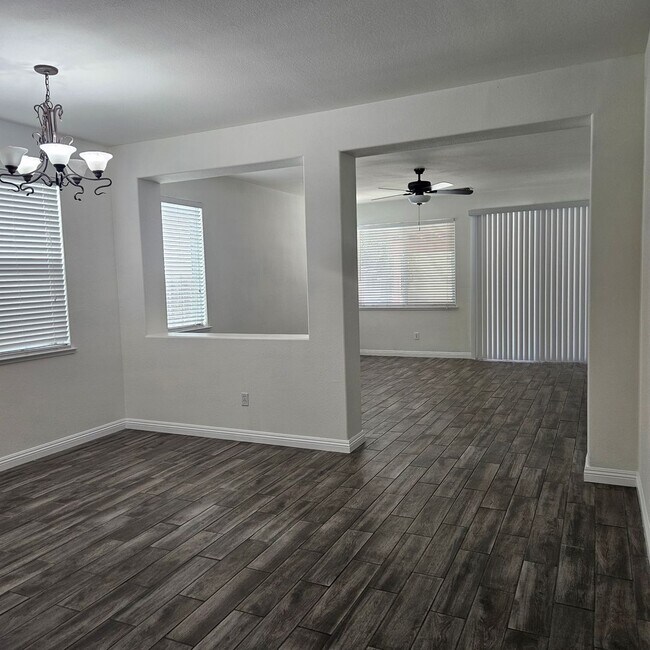 Foto del edificio - 1720 Somersby Ln