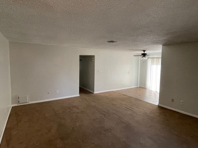 Building Photo - Nice Bakersfield Home
