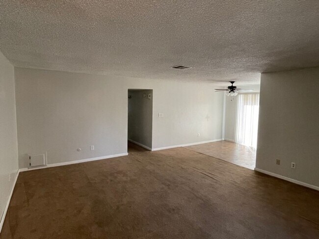 Foto del edificio - Nice Bakersfield Home