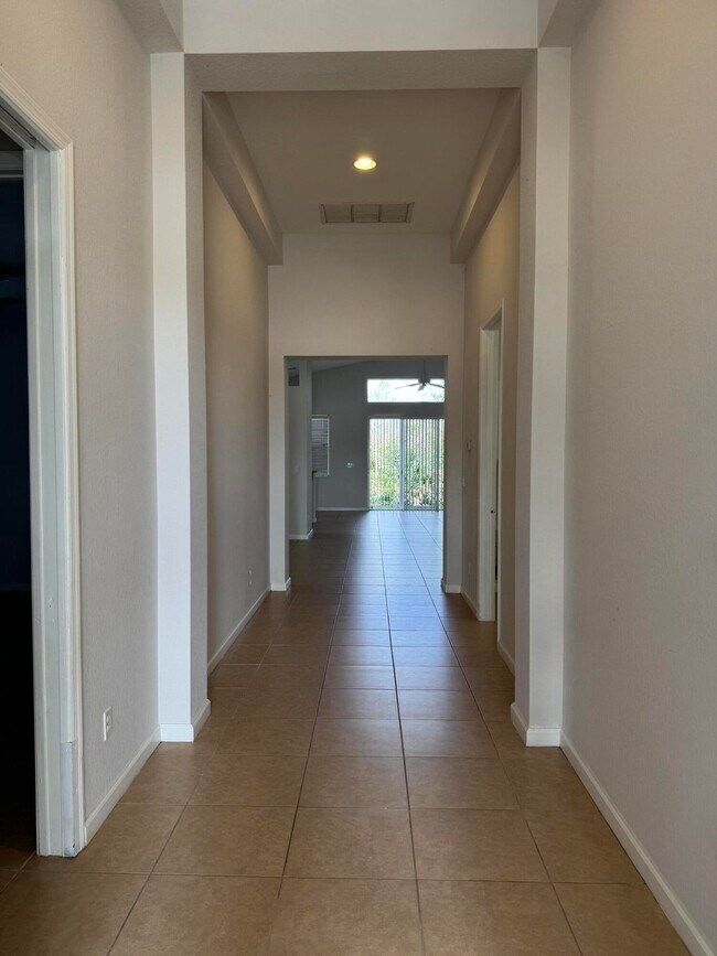 Foto del edificio - 2264 Newport Isles Blvd