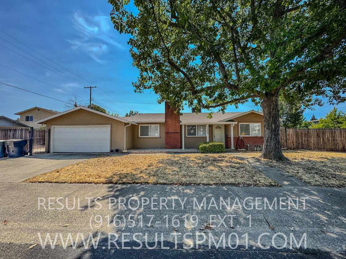 Foto principal - RV Access! Charming Roseville Corner-Lot Home