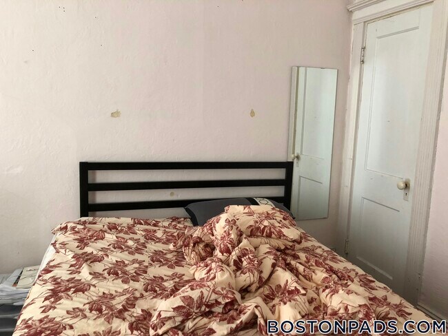 Building Photo - 463 Park Dr