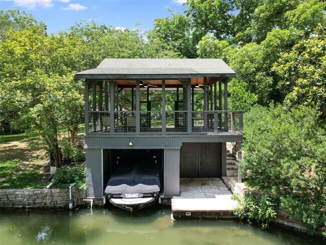 Building Photo - 2311 River Hills Rd