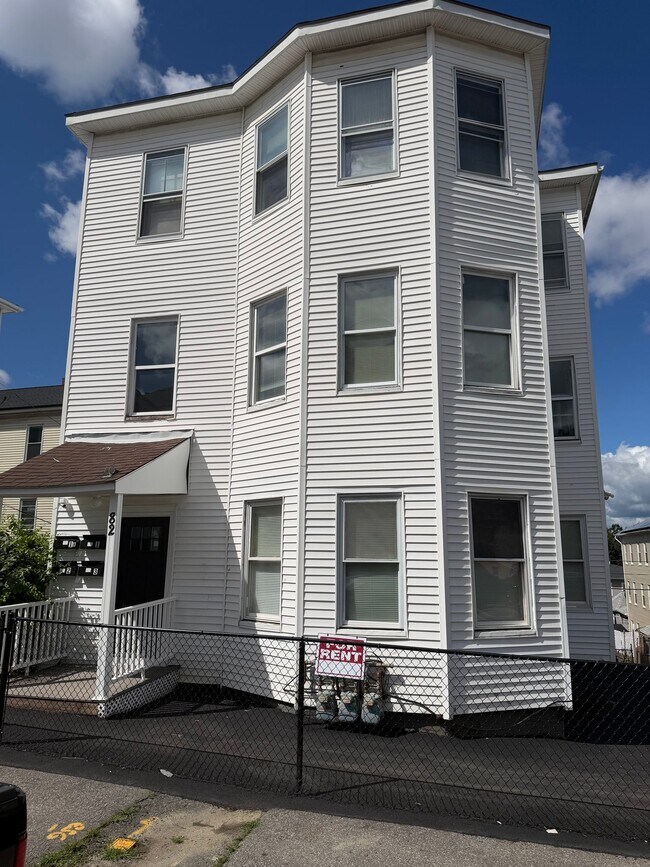 Building Photo - 82 Fox St