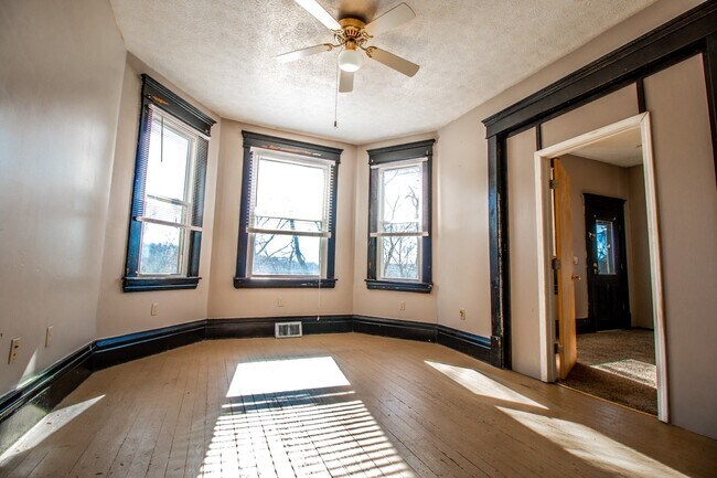 Building Photo - 454/456 Pine Street