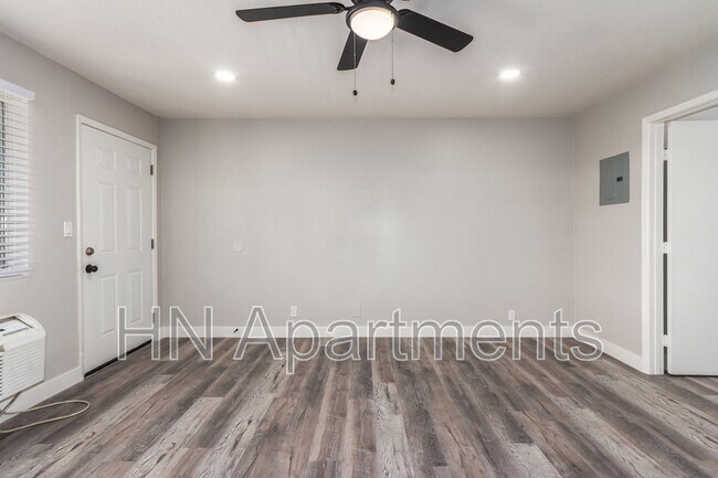 Foto del edificio - 8639 N 7th St