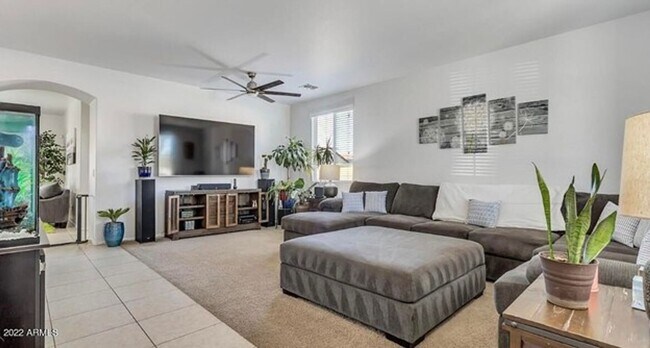 Building Photo - 5 Bedroom, 3 Bath Home in Secluded Neighbo...