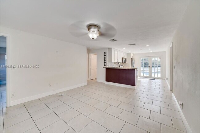 Building Photo - 5900 N Farragut Dr