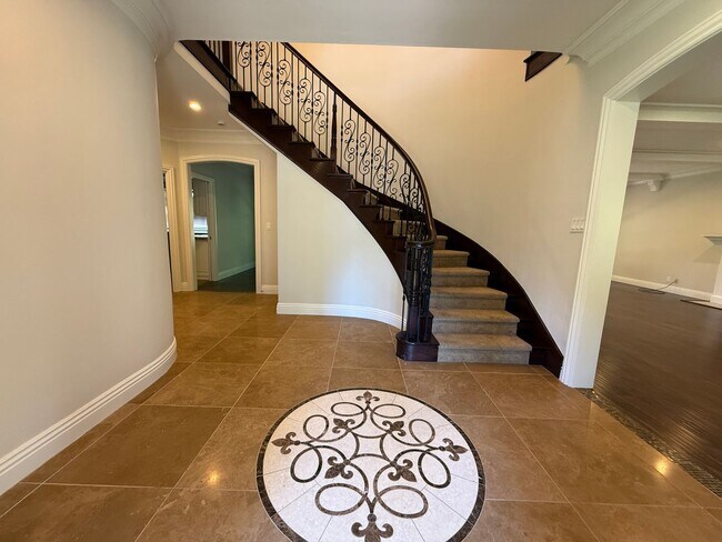 Foto del edificio - Spanish Style Estate Home in Prime Palo Al...
