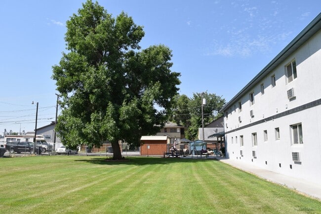Building Photo - Furnished Efficiency Near Hospitals and Do...