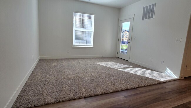 Foto del edificio - 6512 Skyline Lp Ln