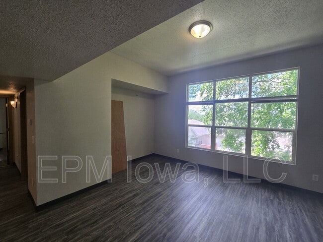 Building Photo - 64 Miller Ave SW