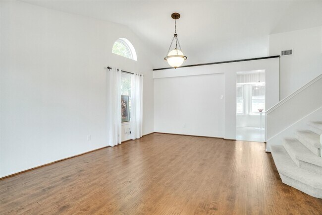 Foto del edificio - 1602 Stoneway Dr