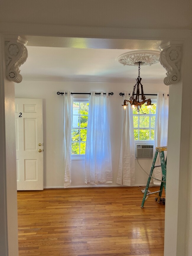 Building Photo - 326 N Gardner St