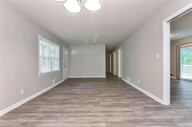 Foto del edificio - 2618 Treadway Dr