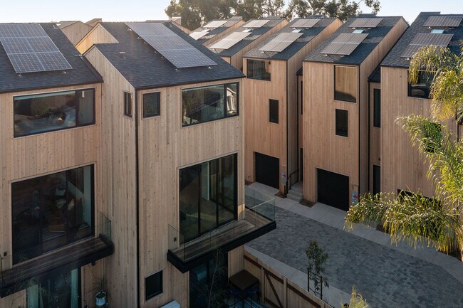 Building Photo - 574 Laguna Dr