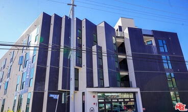 Building Photo - 3004 Sunset Blvd