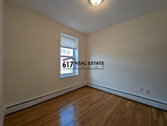 Building Photo - 164 N Beacon St